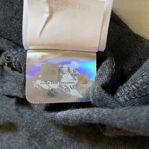 The North Face Men’s Short Sleeve Throwback Tee In Grey - Picture 6 of 6